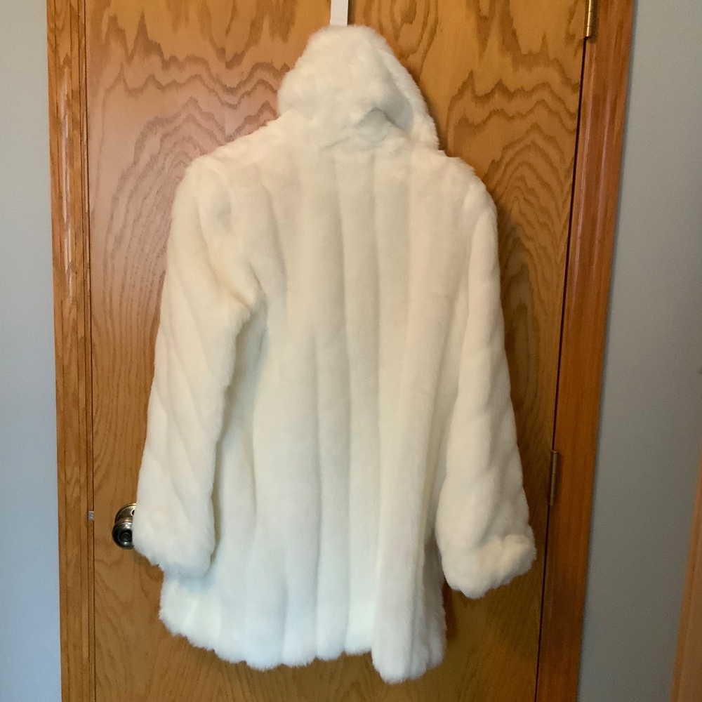 Monterey Fashions - Vintage White Faux Fur Coat - Picture 4 of 12
